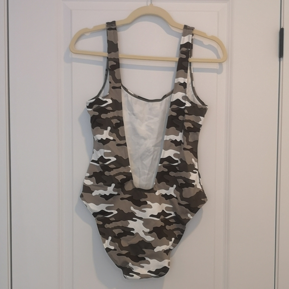 NWT Kendall & Kylie High Cut Camo One Piece - Picture 4 of 6